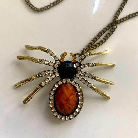 Jewelry - Very cute Stylist Vintage Spider Necklace